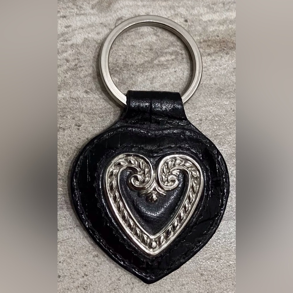 HEART KEY RING IN BLACK & SILVER
